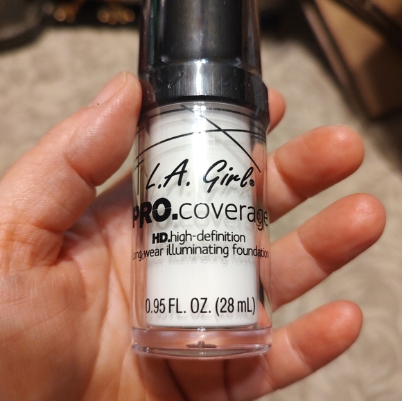 L.A. Girl Pro Other - 🕷️🐈⬛🕷️ NWT L.A. Girl Pro Coverage White Liquid Foundation